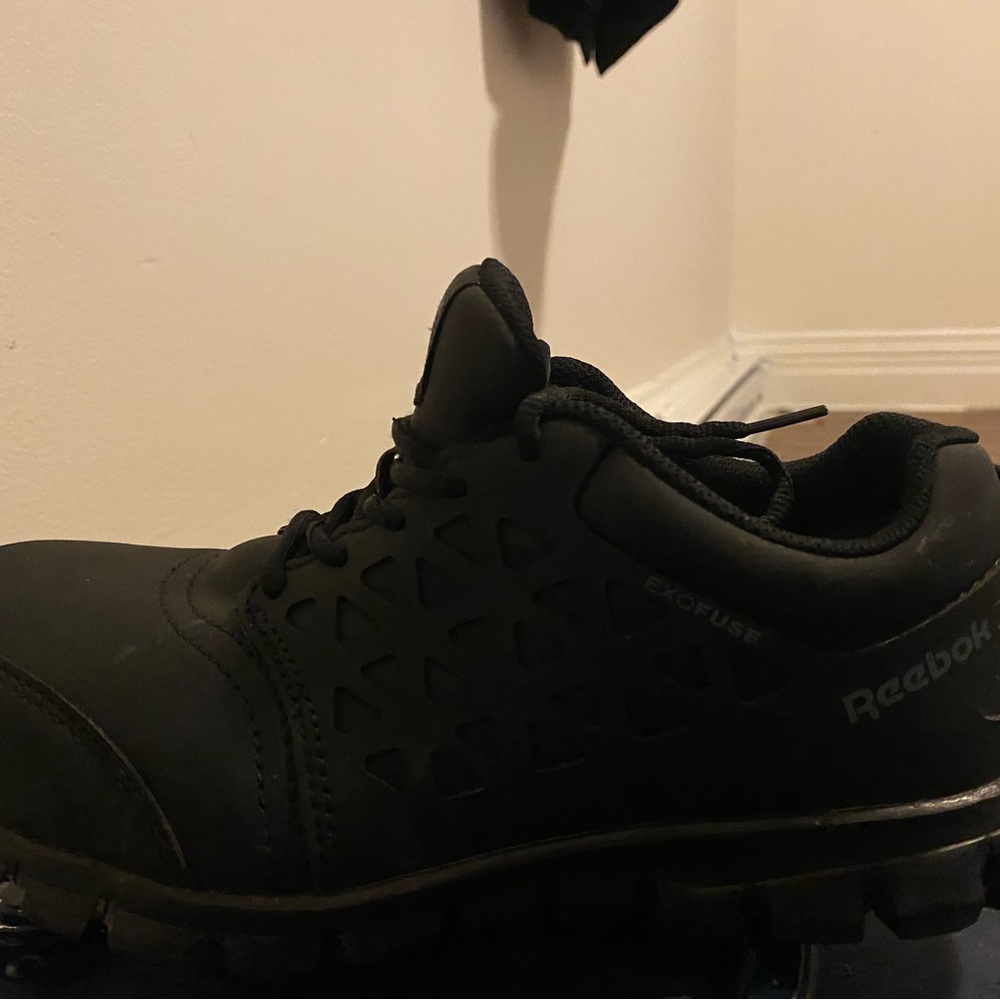 Almost new Reebok work shoes woman’s size 7 black